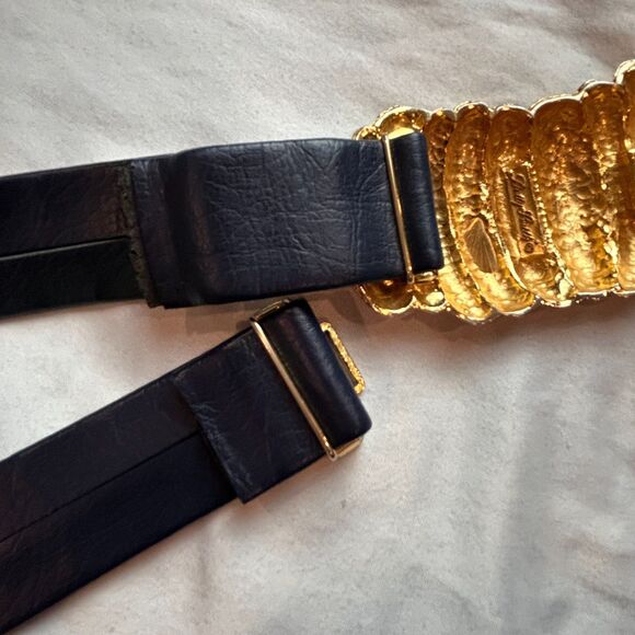 Vintage Dotty Smith Gold Tone Large Buckle Feathered Etched Blue Leather Belt main image 9